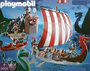 Playmo-Wikinger-klein Playmobil-Wikingerschiff (Verpackungskarton, Artikelnr. unkenntlich gemacht)